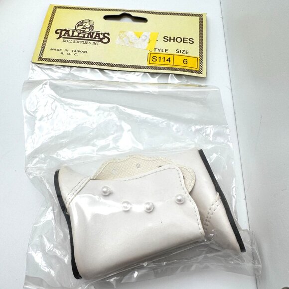 Mixed Lot Of 23 Tallinas Vintage Doll Shoes & Socks Wig Mixed Sizes Styles - Picture 9 of 16